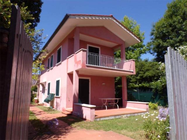 Villa Singola in affitto a Forte Dei Marmi Vittoria Apuana