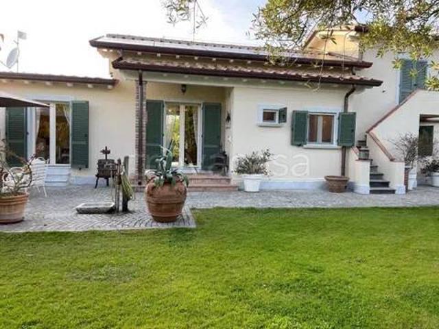 Villa singola in affitto a Pietrasanta via Vaiana, 88