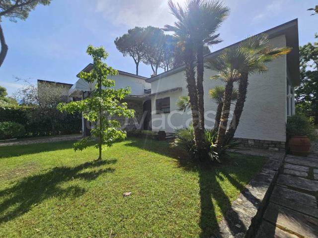 Villa singola in affitto a Forte dei Marmi via Donatello