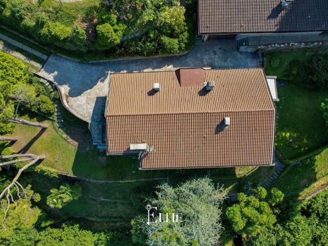 Villa singola in affitto a Laveno Mombello via Vararo, 24, Laveno