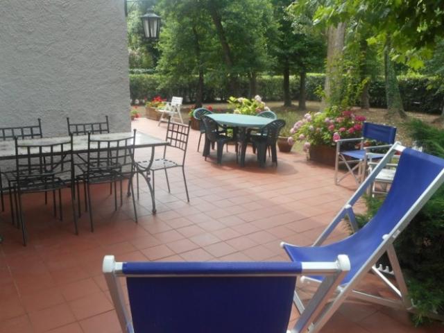 Villa singola in affitto a Massa