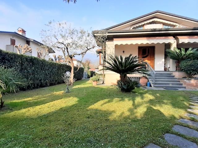 Villa singola in affitto a Montignoso Loc. Cinquale