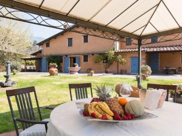 Villa Singola in Affitto a Pietrasanta Valdicastello Carducci