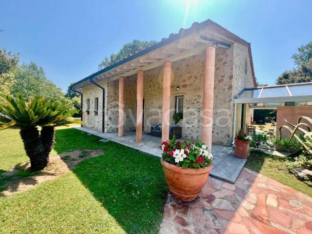 Villa singola in affitto a Pietrasanta via Toscana, 94