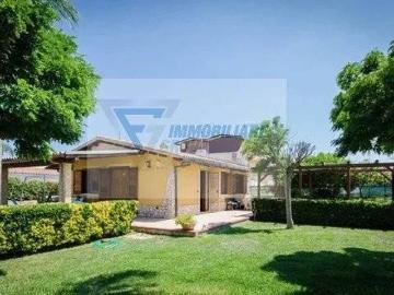 Villa singola in affitto a Siracusa via Isole della Sonda, Arenella