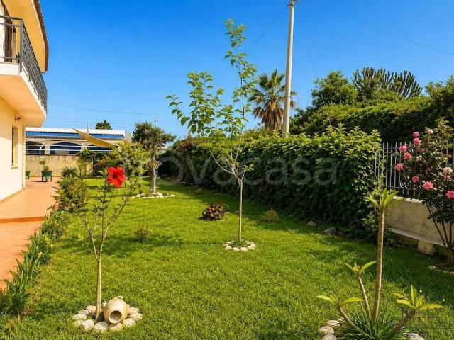 Villa singola in affitto a Siracusa via lago maggiore, Fontane Bianche