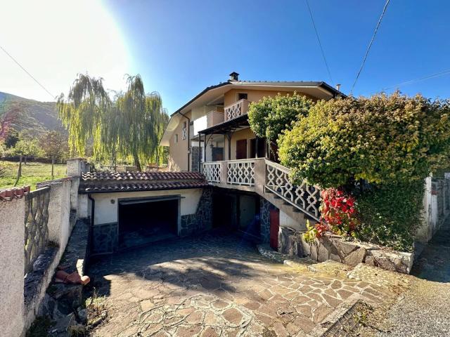 Villa Singola in vendita a Tione degli Abruzzi, Goriano Valli