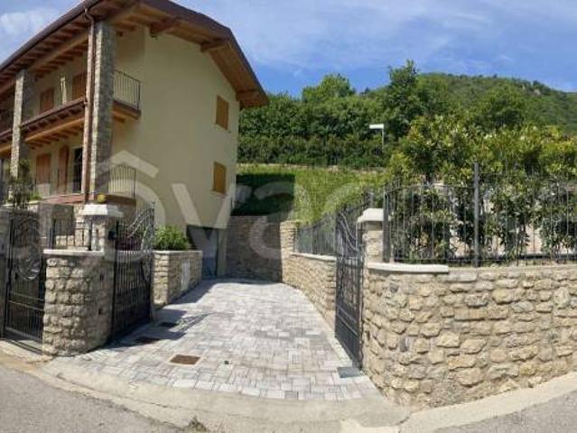 Villa singola in vendita a Tignale via panoramica snc, Aer