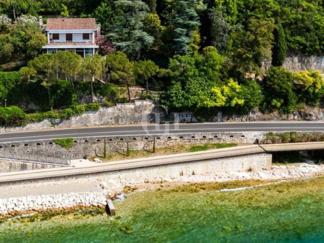 Villa singola in vendita a Torri del Benaco