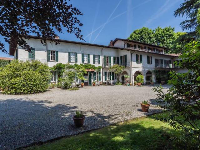 Villa singola in vendita a Travedona Monate piazza Giuseppe Leva, 1
