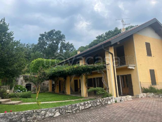 Villa singola in vendita a Travedona Monate