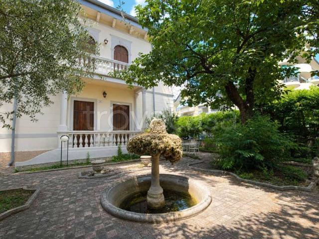 Villa singola in vendita a Verona via Merciari 4, Borgo Roma