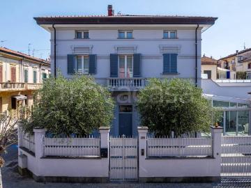 Villa singola in vendita a Viareggio via Cesare Battisti, 256