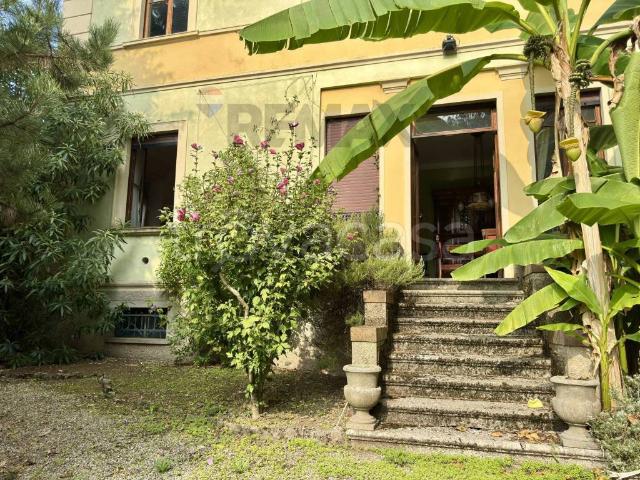 Villa singola in vendita a Viggiù piazza risorgimento, 8