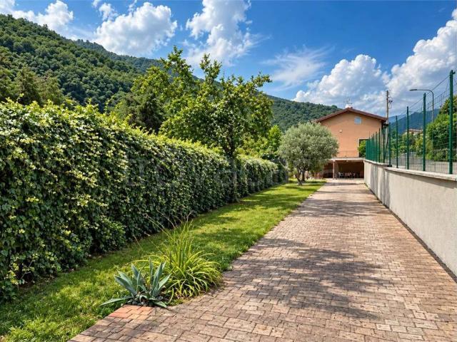 Villa singola in vendita a Volciano, Roè Volciano