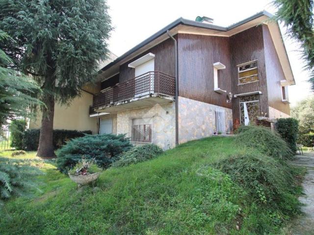 Villa singola in vendita a Bareggio via Piave, 174
