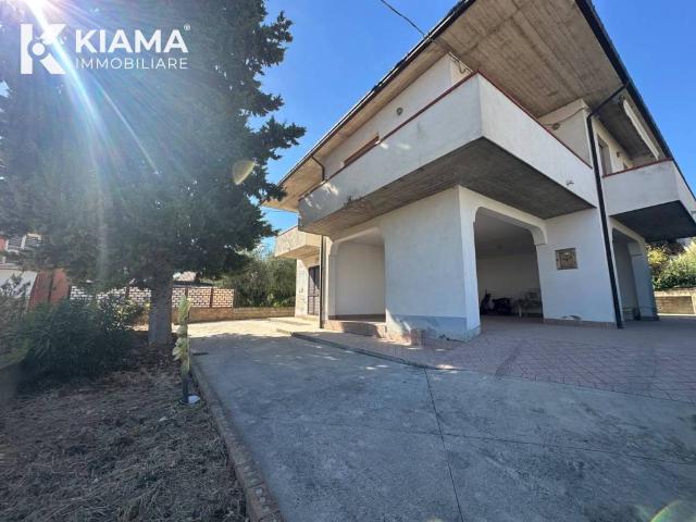 Villa singola in vendita a Bellante via Primo Maggio, 1, Ripattoni