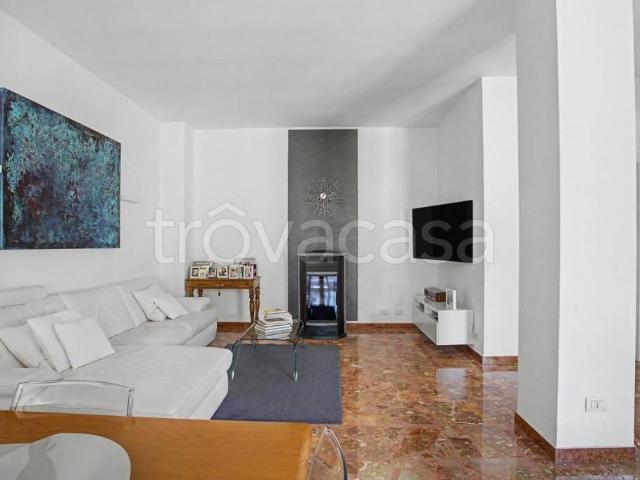 Casa indipendente in vendita a Biandronno via Trento, 13