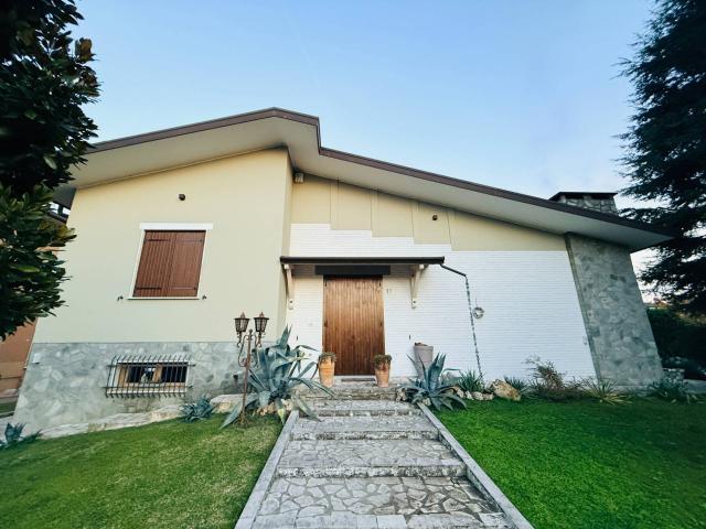Villa Singola in vendita a Borgo Mantovano