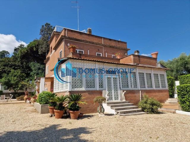 Villa singola in vendita a Bracciano via del Lago, 19