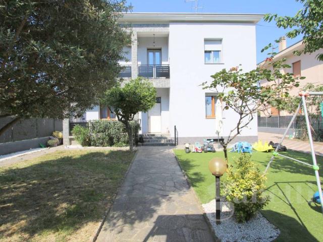 Villa singola in vendita a Busto Arsizio via Imperia, 6, Santissimi Apostoli
