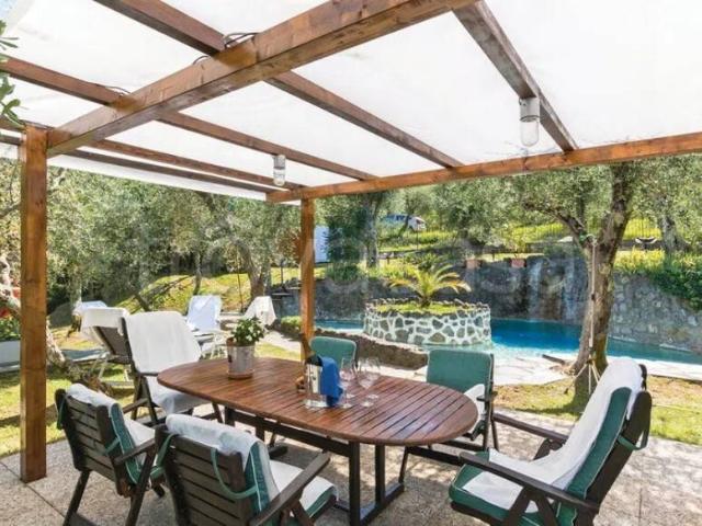 Villa singola in vendita a Camaiore
