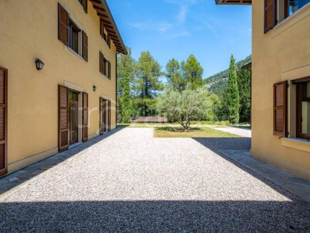 Villa singola in vendita a Canzo via Gajum