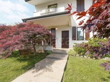 Villa singola in vendita a Calusco d'Adda via delle valli 59