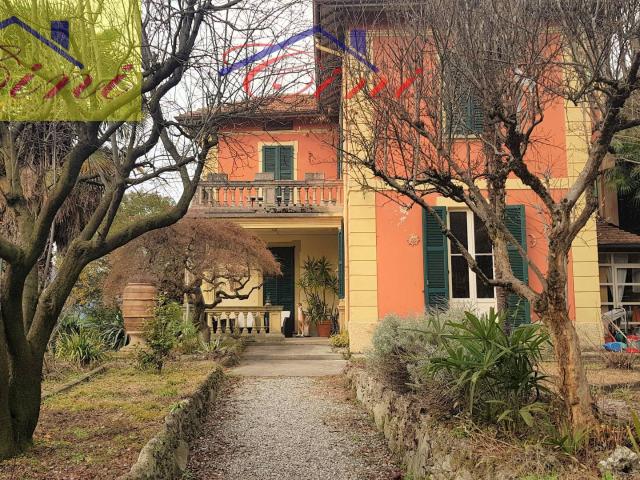 VILLA SINGOLA in vendita a Calolziocorte, Calolzio centro