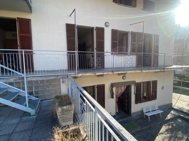 VILLA SINGOLA in vendita a Calolziocorte, Cornello