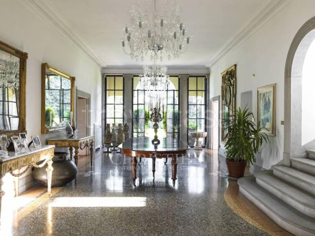 Villa singola in vendita a Carugo via Turati