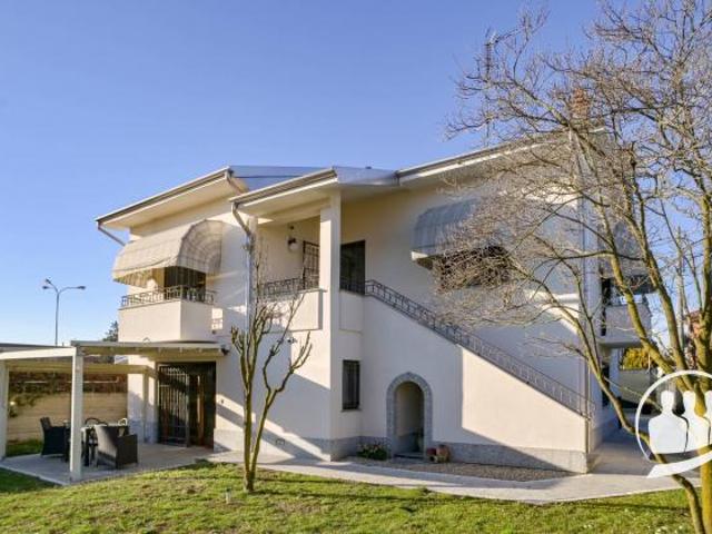 Villa singola in vendita a Cardano al Campo, Cuoricino