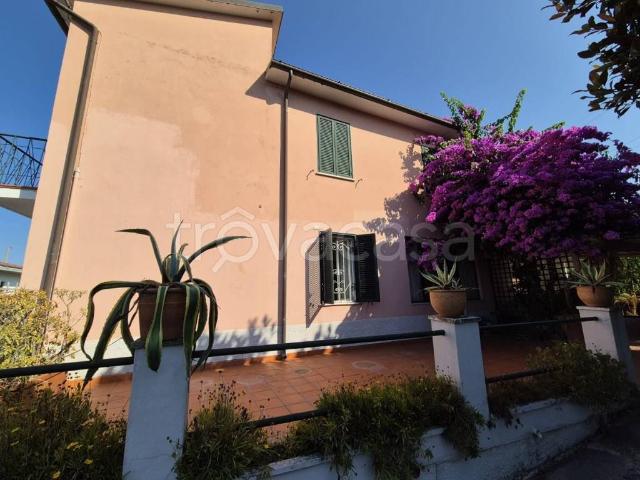 Villa singola in vendita a Carrara via Monte Grappa, 15