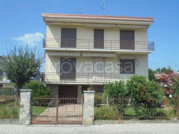 Villa singola in vendita a Castelvetro Piacentino via Roma No Number