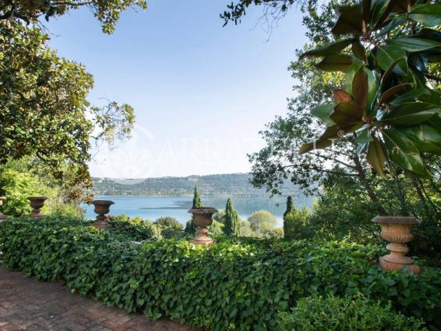 Villa singola in vendita a Castel Gandolfo via dei Pescatori