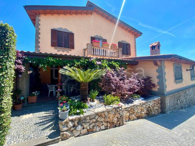 Villa singola in vendita a Castel Gandolfo via Santo Spirito, 25, Pavona