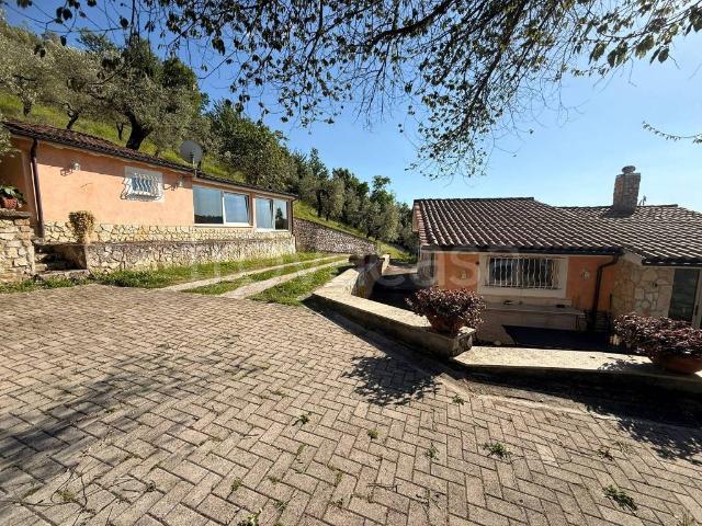 Villa singola in vendita a Castelnuovo di Farfa