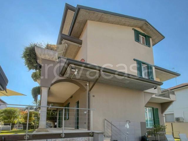 Villa singola in vendita a Cernusco sul Naviglio via Zara