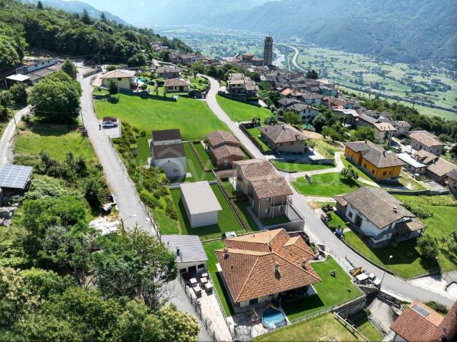 Villa singola in vendita a Cino via Prati Fioriti