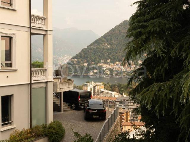 Villa singola in vendita a Como via Santa Marta, 41, Sant'Abbondio