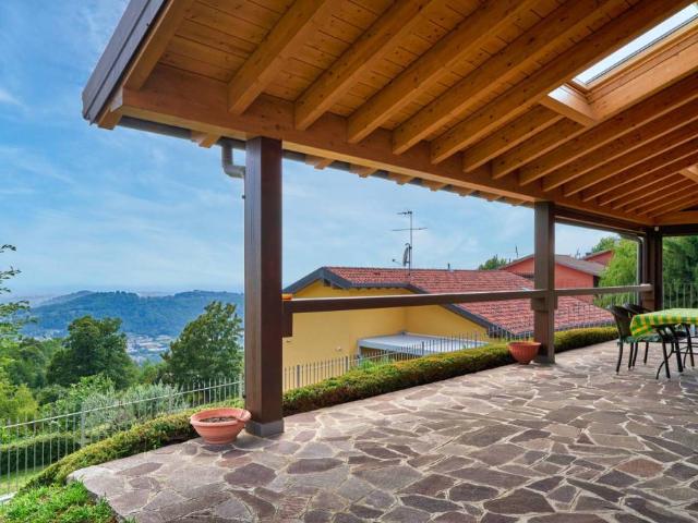 Villa singola in vendita a Colle Brianza via Europa, 28