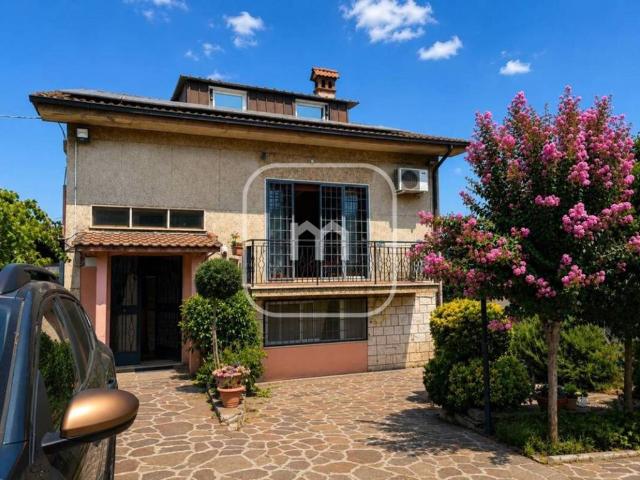 Villa singola in vendita a Colonna via La Macchia, 10