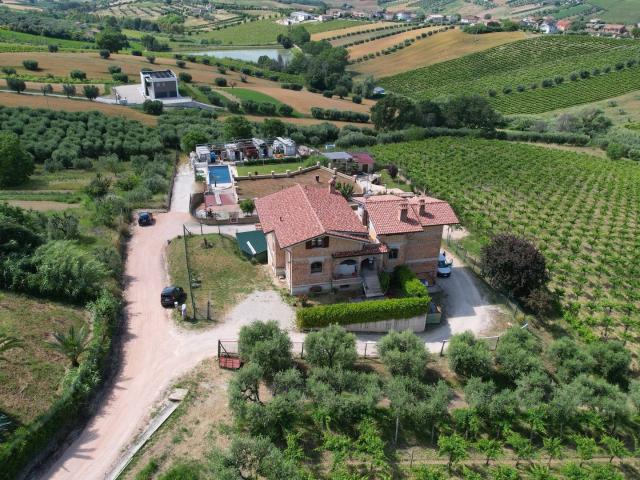 Villa singola in vendita a Colonnella, Contrada Civita