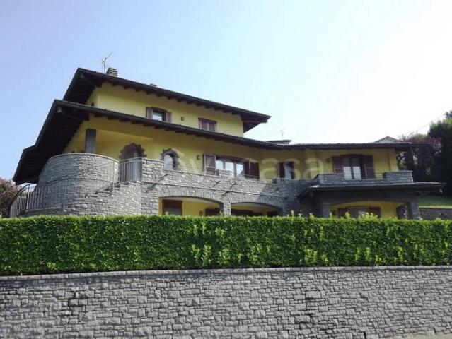 Villa singola in vendita a Corna Imagna via Castagni
