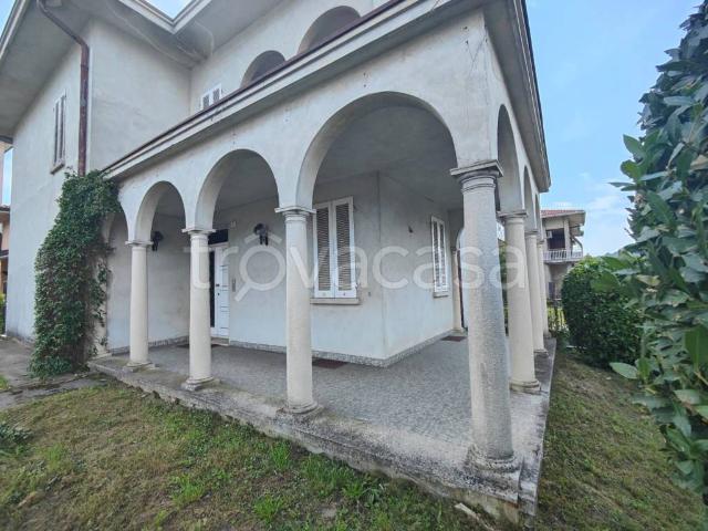 Villa singola in vendita a Dolzago