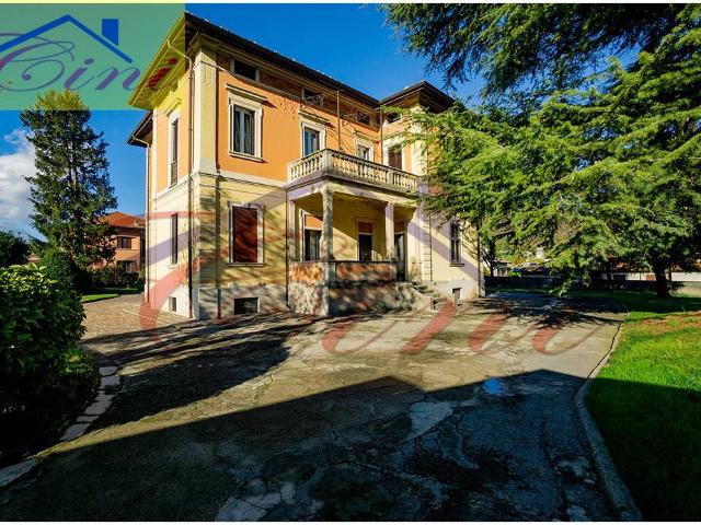 VILLA SINGOLA in vendita a Eupilio