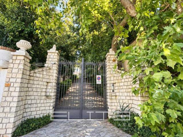 Villa singola in vendita a Falconara Marittima via palermo, Centro