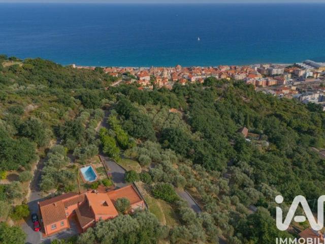 Villa singola in vendita a Finale Ligure via al bricco, 5
