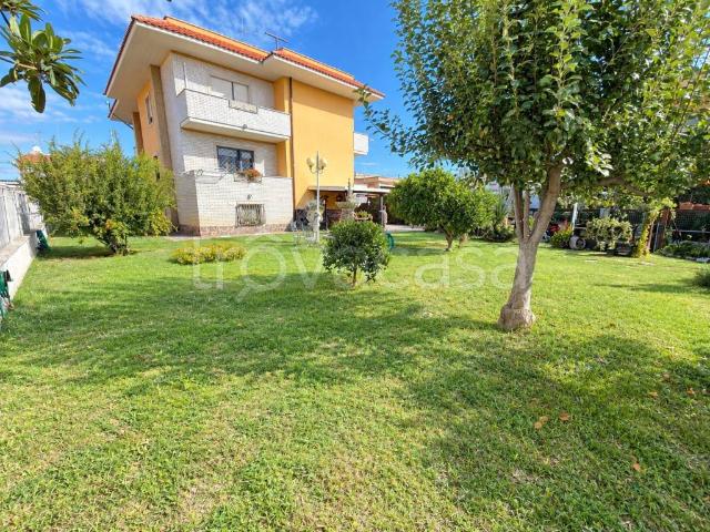Villa singola in vendita a Fiumicino via Mario Calderara, Fiumicino Paese