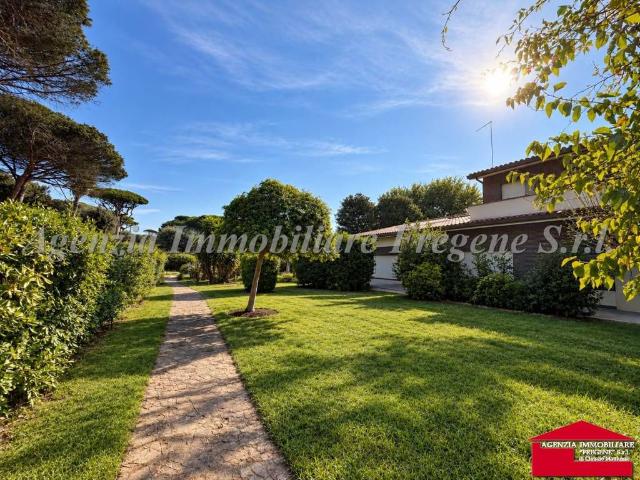 Villa singola in vendita a Fiumicino via Rapallo, Fregene
